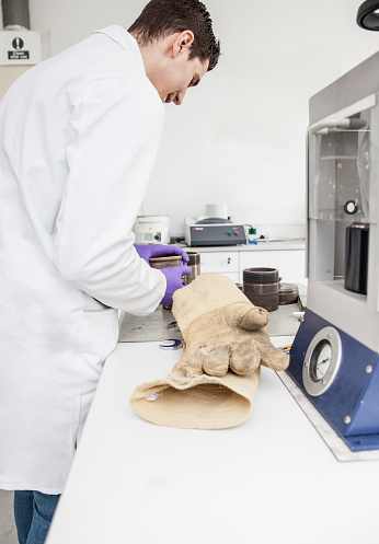 Laboratory vacuum ovens